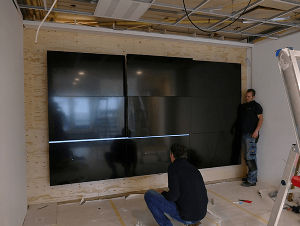 TSS Evado Dentalair videowall montage- installatie